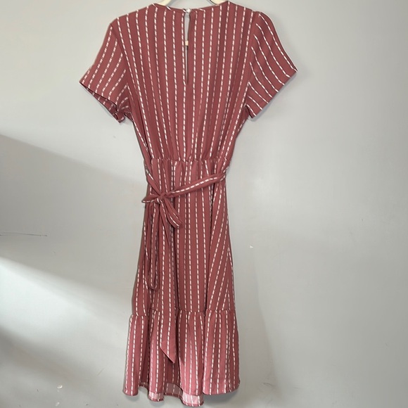 Amazon Elegant Striped Pinkish/Red Dress with Tie Waist Vneck Size Medium - Picture 6 of 10